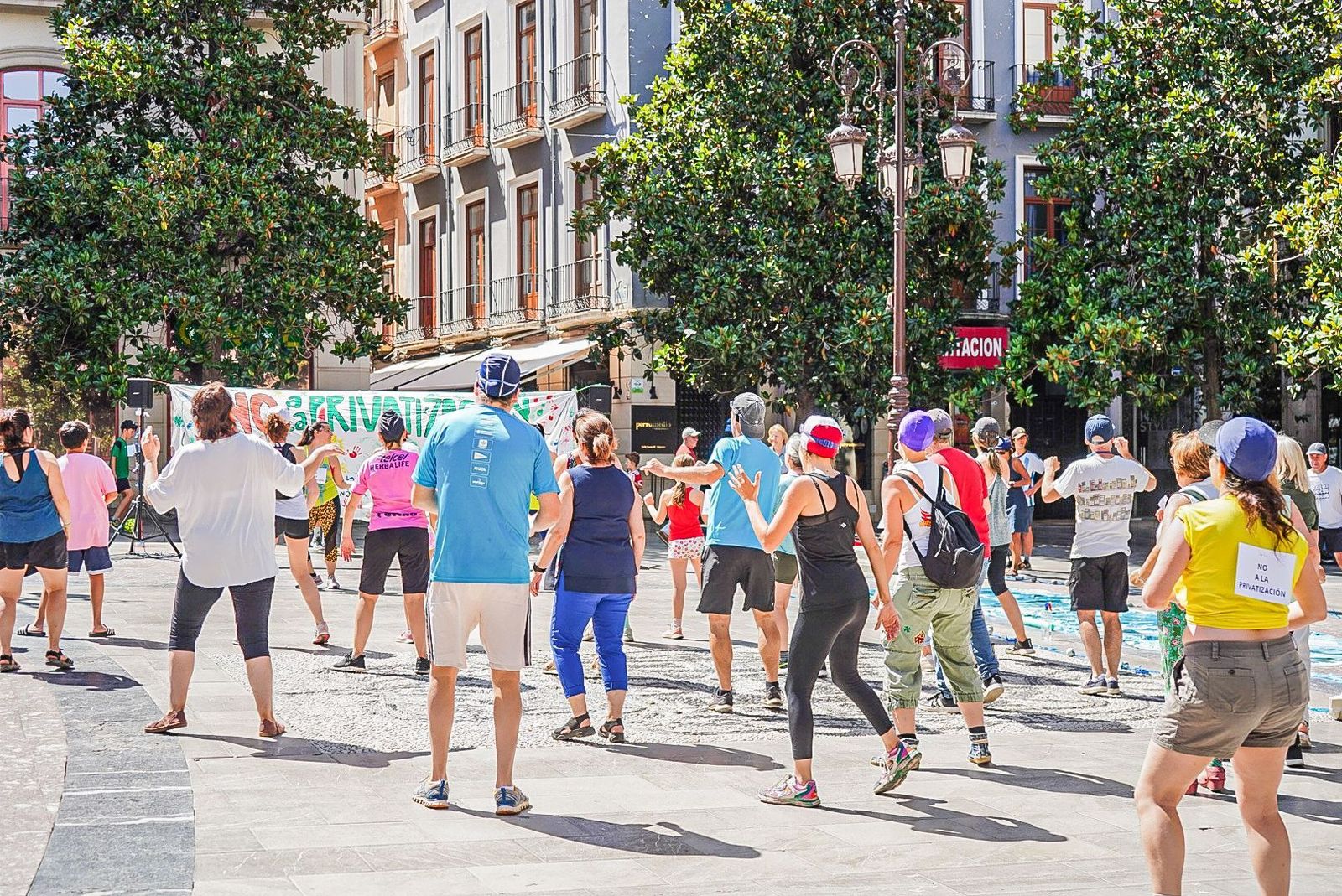 Imágenes: cursos de natación reivindicativos en Plaza del Carmen