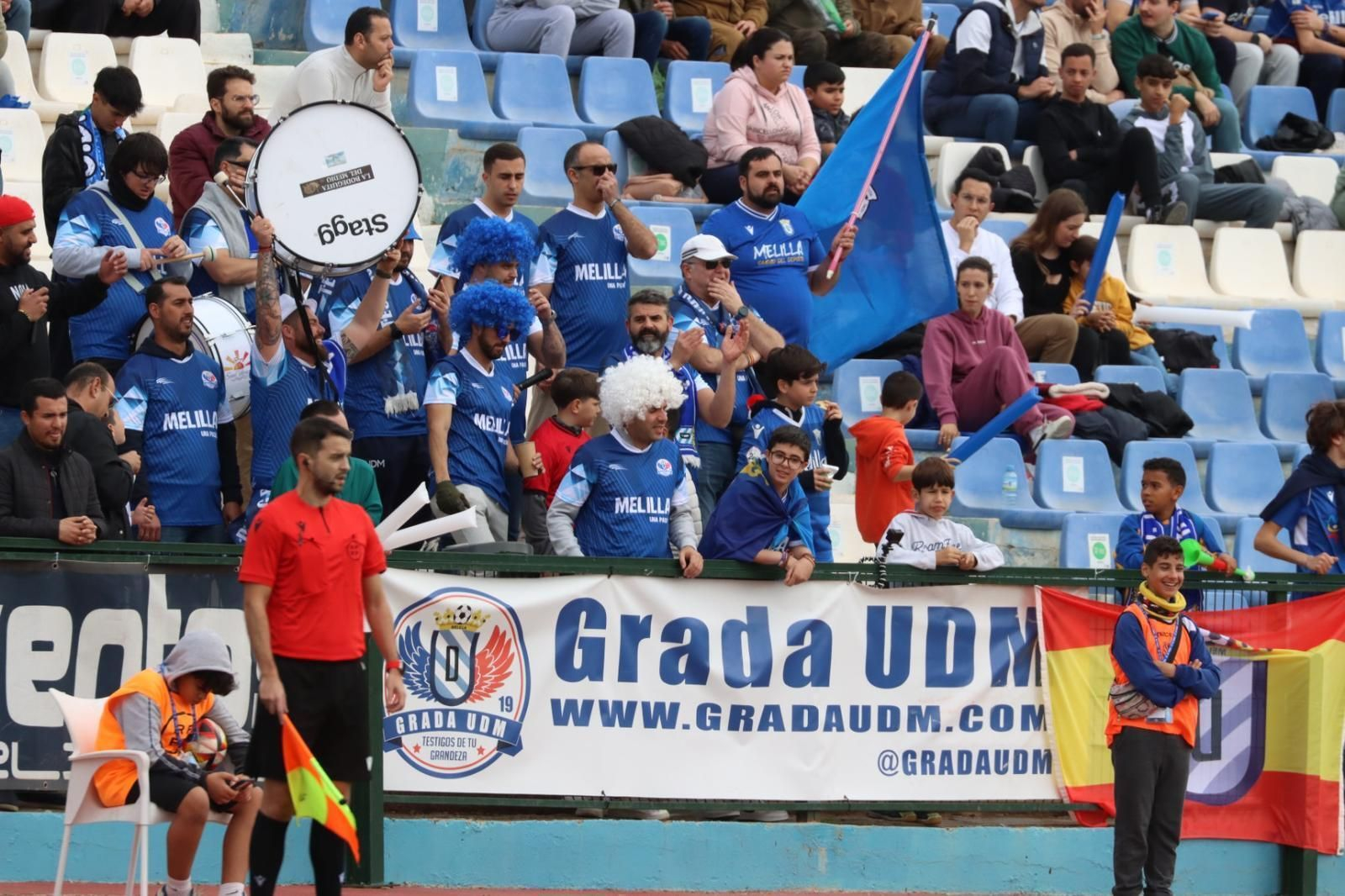 El malaguismo no falló: Búscate en las fotos del Melilla - Málaga CF