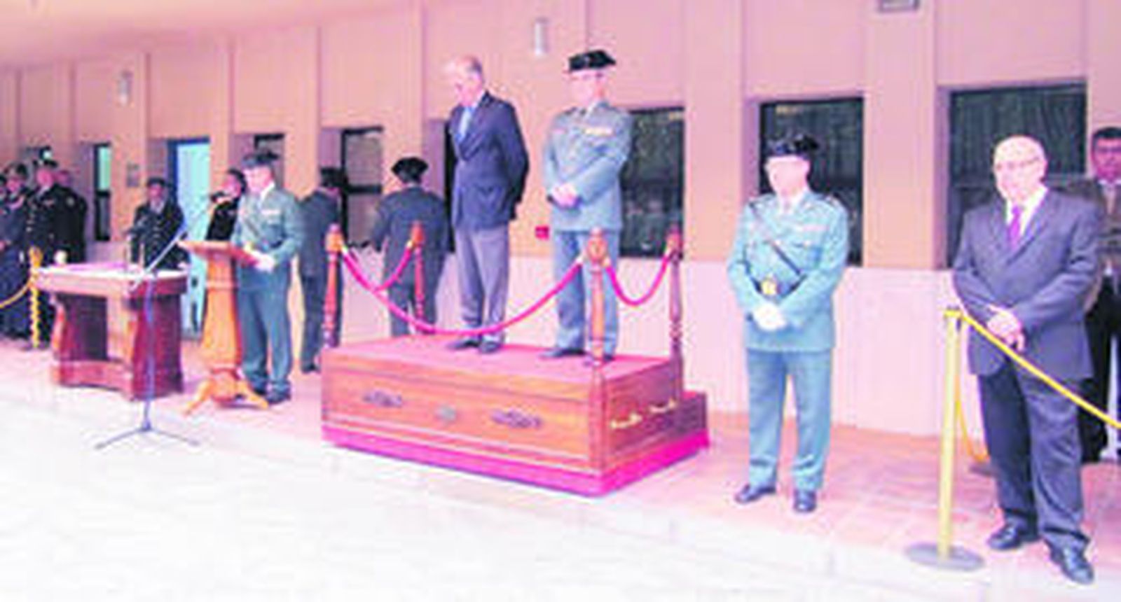 "No conozco ningún ayuntamiento que esté dispuesto a cerrar su cuartel"