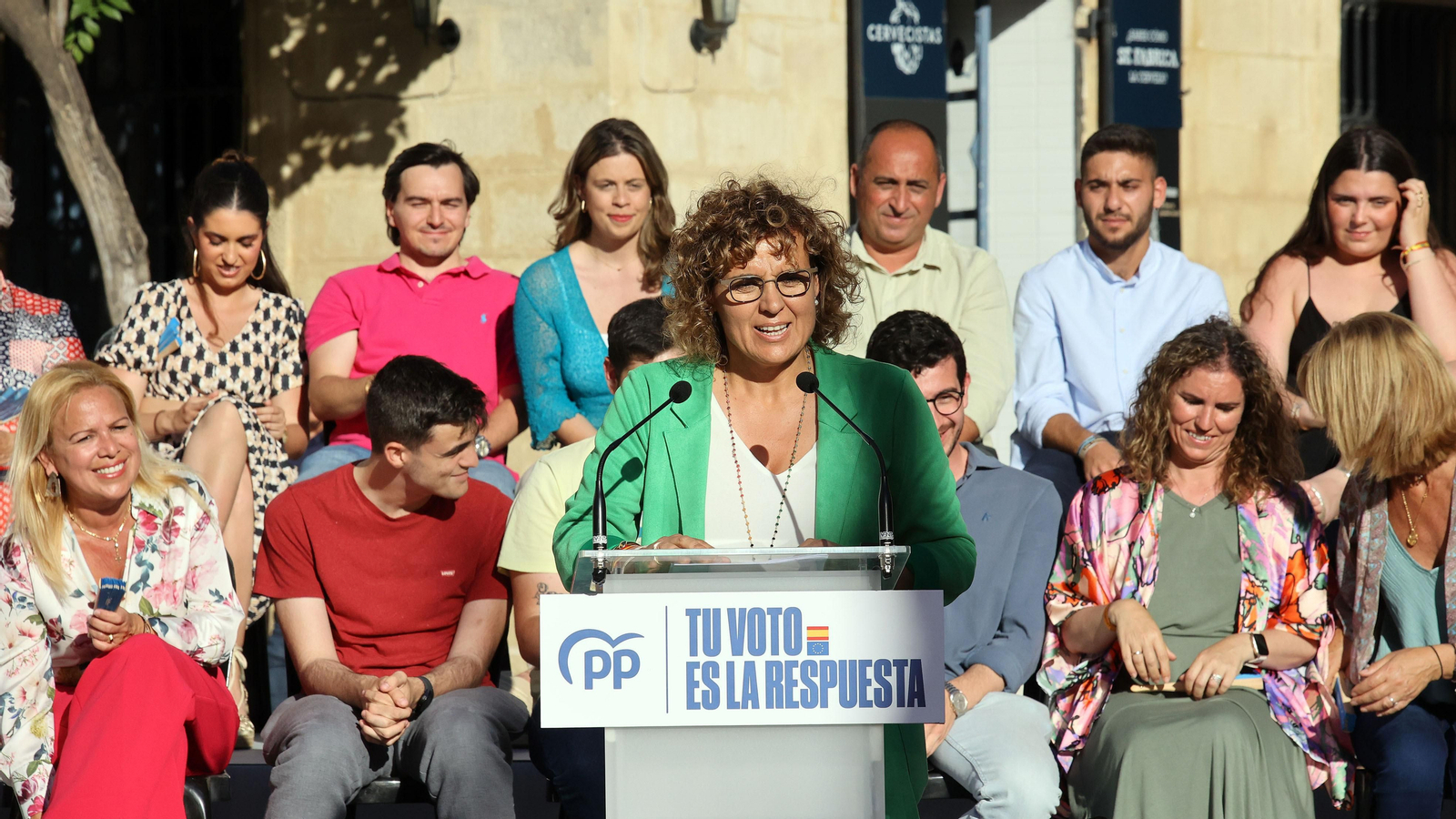 Dolors Montserrat, en campaña de las Europeas en Jerez