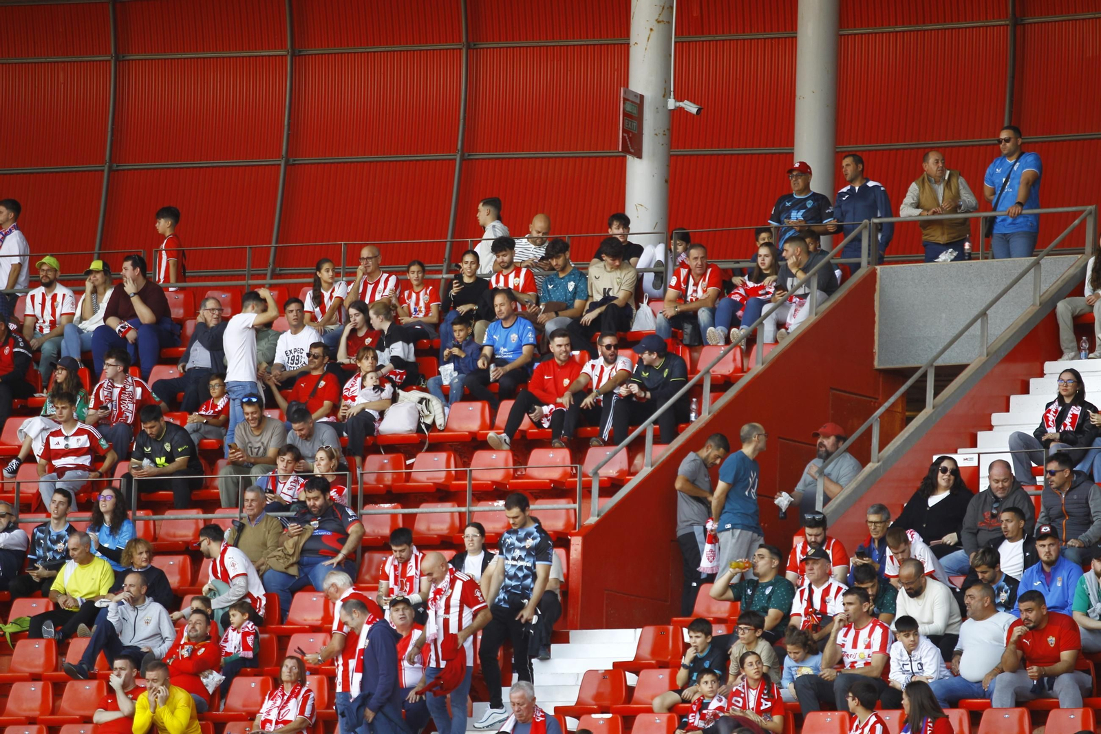 Búscate en las fotos del partido U.D. Almería-Granada C.F.