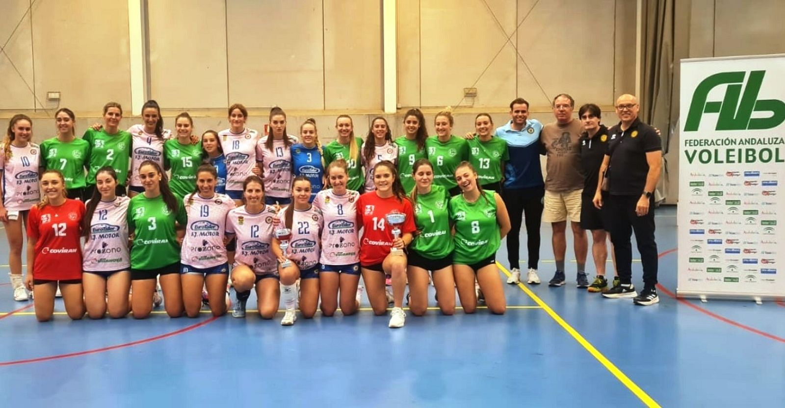 Todas las participantes en la final femenina