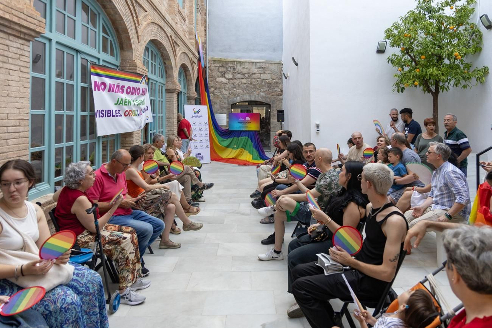 Alberto Batres, el diseñador jiennense presenta sus creaciones en el evento en el que se aborda cómo performar el género a través de la moda