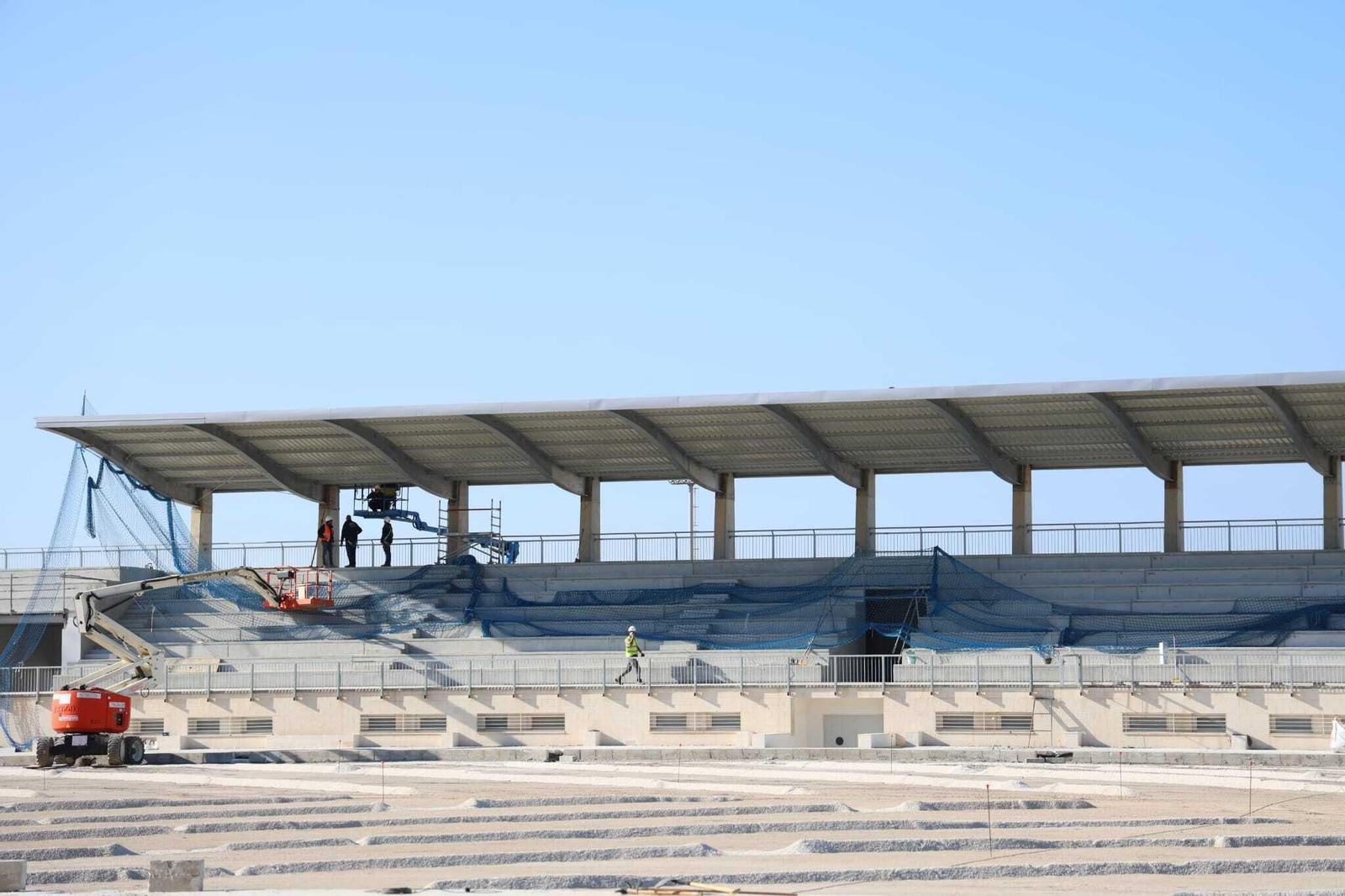 El campo de la ciudad deportiva de Arraijanal ya luce visera