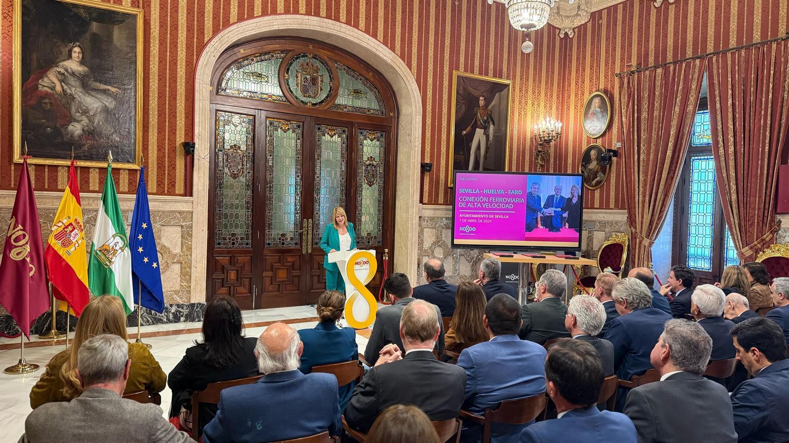 La alcaldesa de Huelva, Pilar Miranda, durante su intervención este lunes en el Ayuntamiento hispalense.