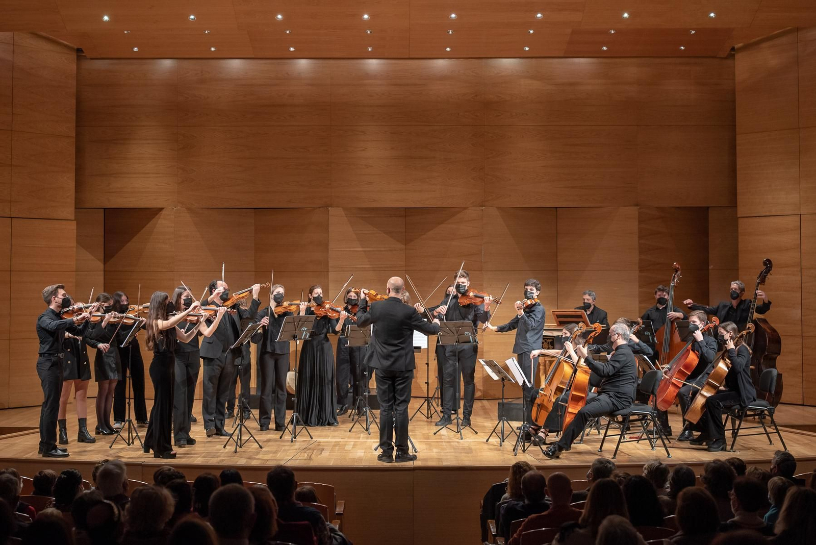 La Joven Orquesta Barroca de Sevilla y José M. Navarro. La Joven Orquesta Barroca de Sevilla y José M. Navarro.