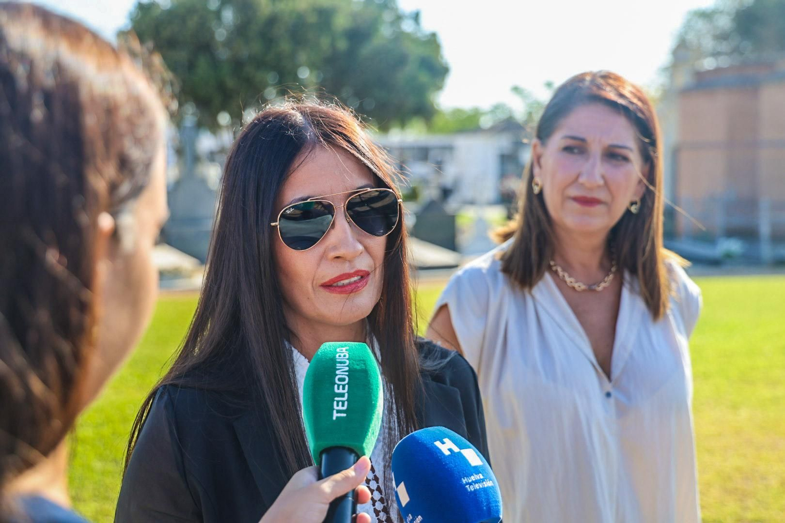 Imágenes de la exhumación de fosas comunes en el cementerio de Huelva para buscar posibles bebés robados