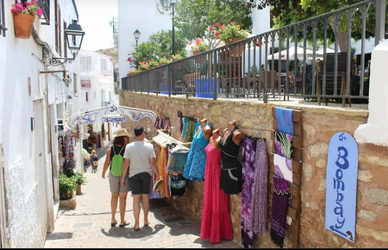 Calle comercial en Mojácar.
