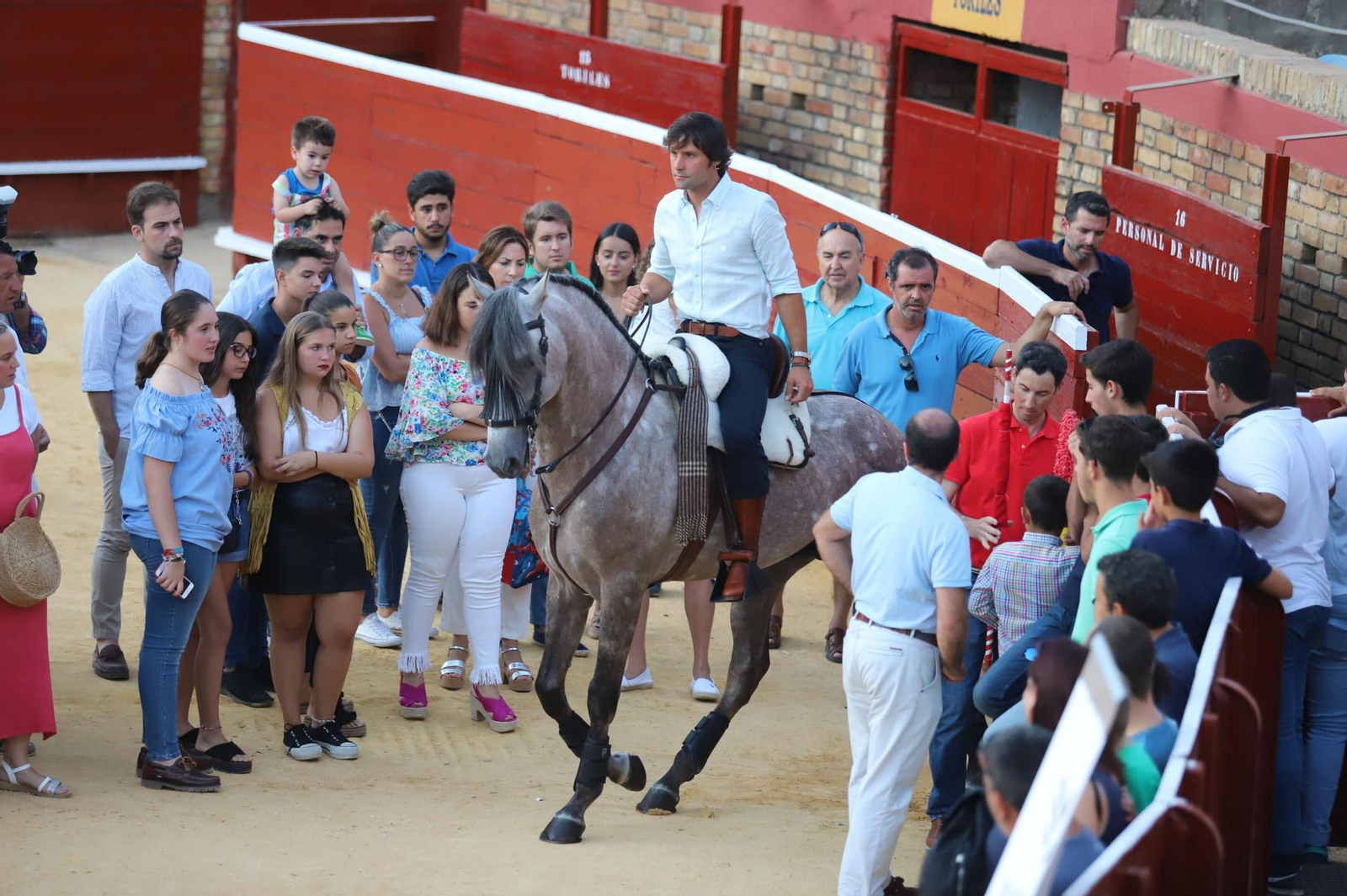 Imágenes de la clase de rejoneo de Andrés Romero en la Plaza de Toros