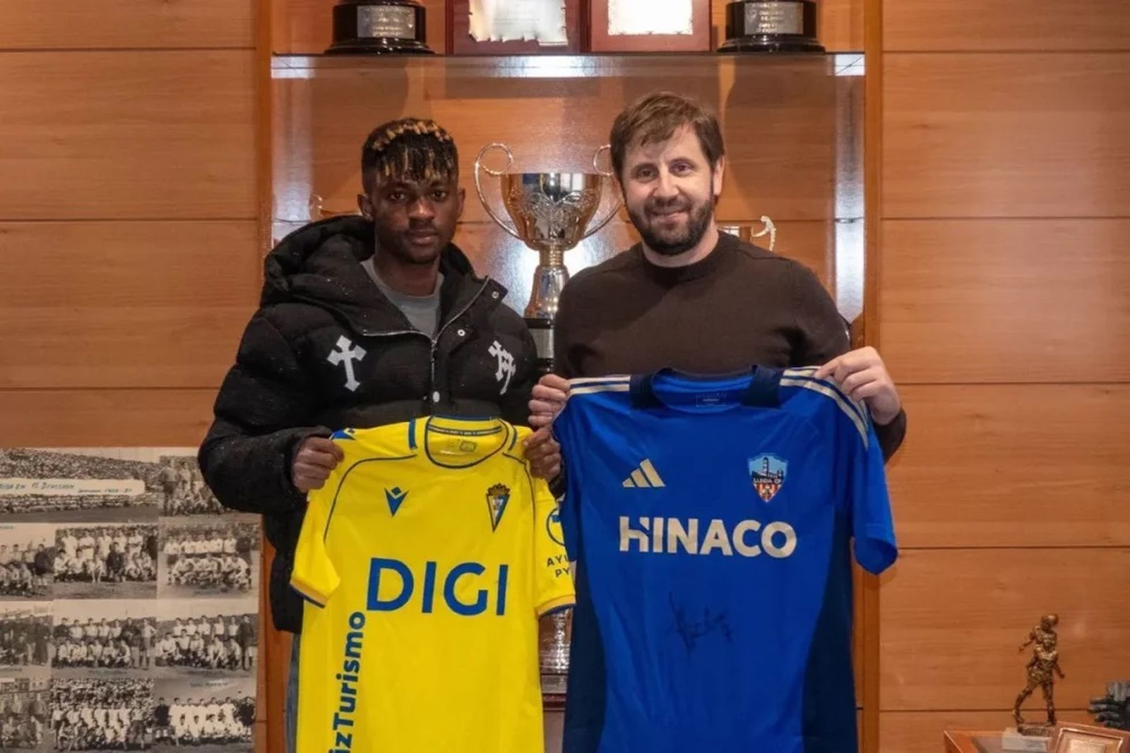 Efe y Marc Torres, dirigente del Lleida, en el Camp d’Esports.