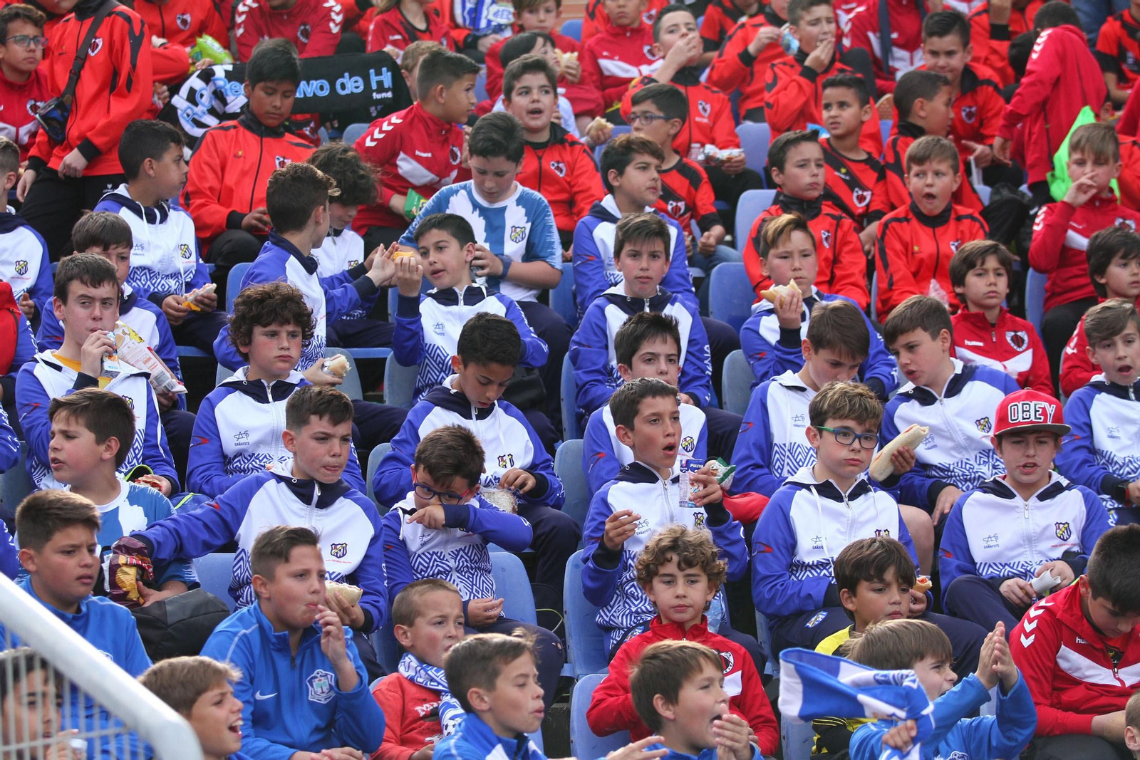 Ambientazo en las gradas del Recreativo de Huelva y el San Fernando