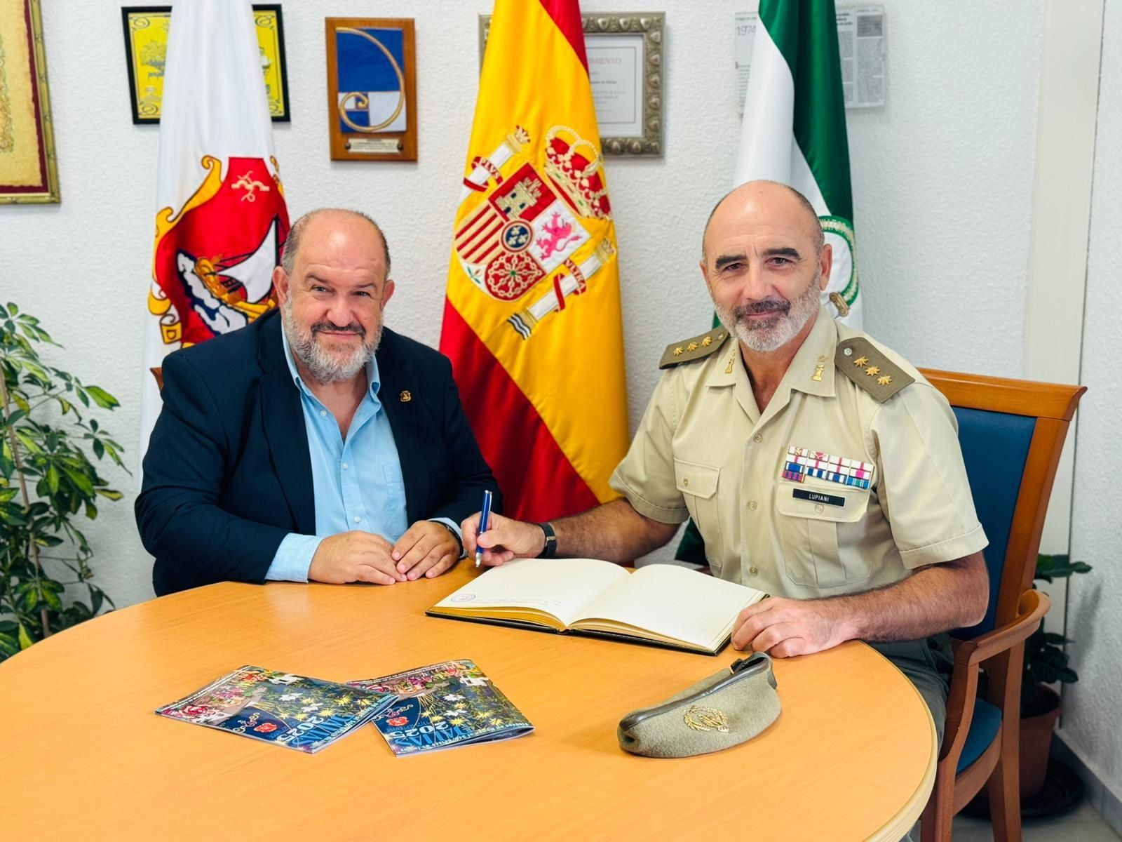 Alcalde y subdelegado de Defensa.