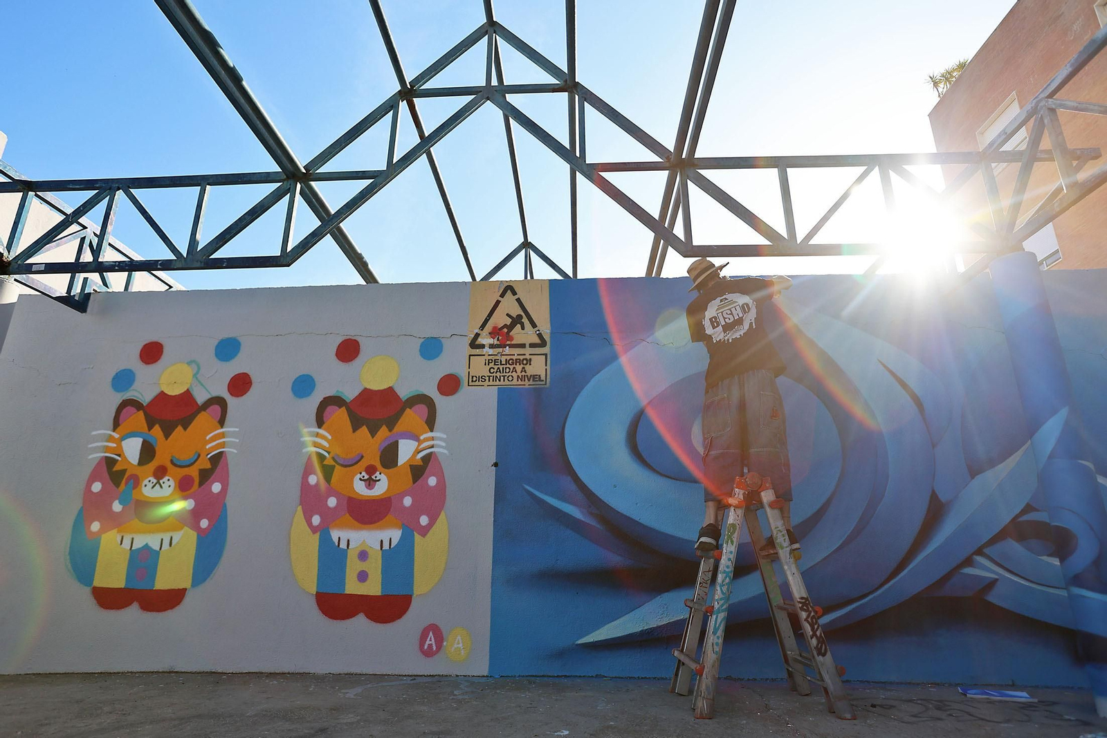 Imágenes de la muestra de arte urbano en la Plaza del Titan de Huelva