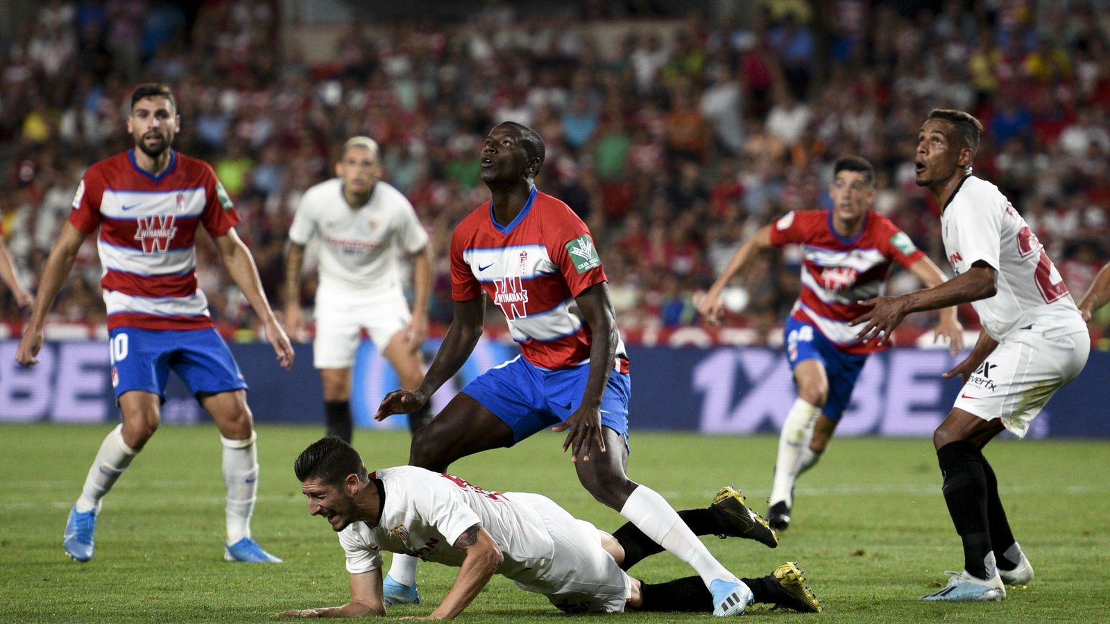 El delantero colombiano tan sólo ha jugado cinco minutos en Los Cármenes.