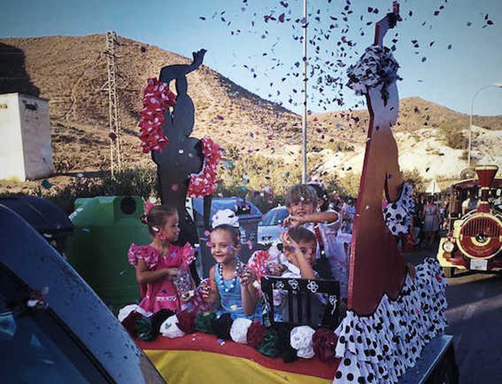 Desfile de carrozas en las fiestas de San Cayetano de Cantoria.
