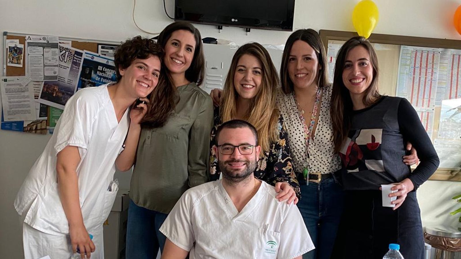 Carranza, con varias compañeras en el hospital