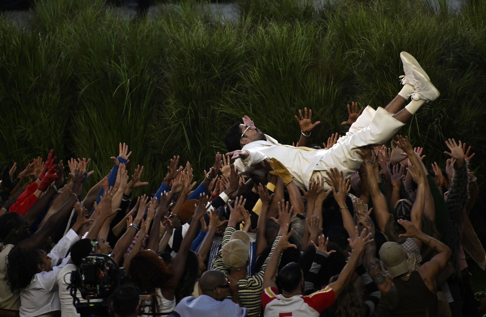 Las mejores fotos de la Super Bowl con la actuación de Bad Bunny