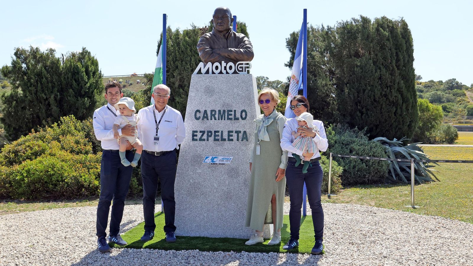 Inauguración del monumento a Carmelo Ezpeleta en el Circuito de Jerez - Ángel Nieto