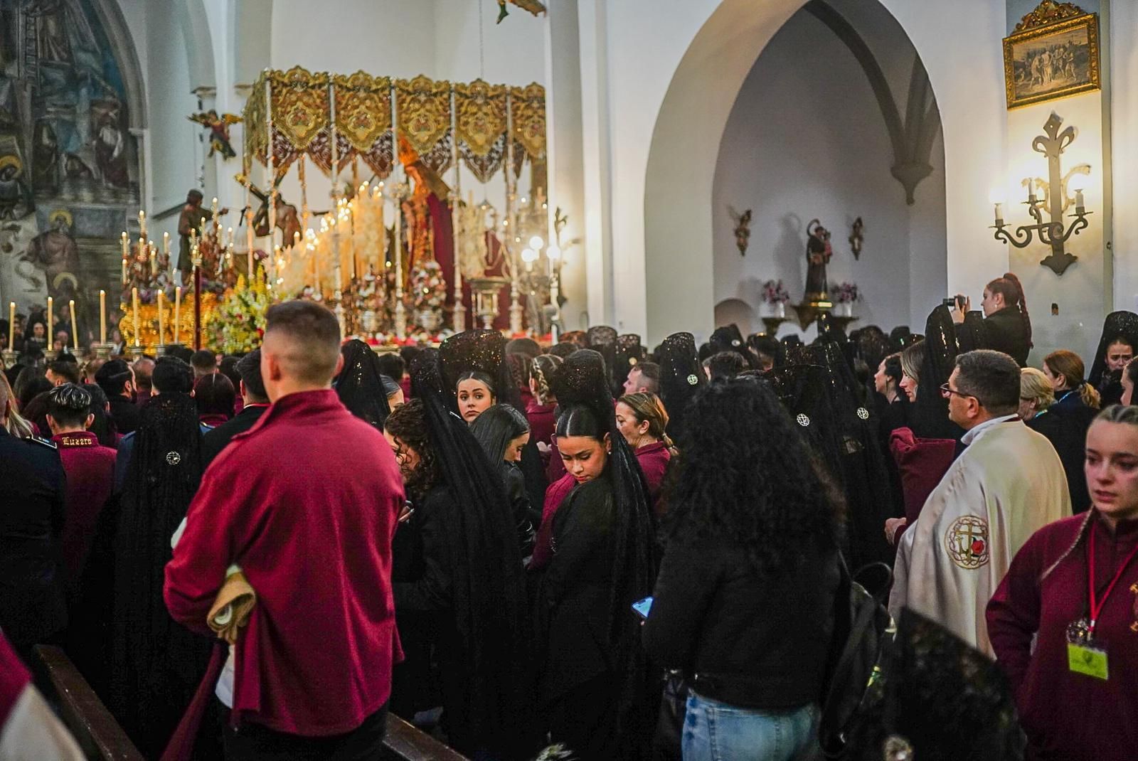 Fotos: Desolación bajo la lluvia en el Zaidín:  Trabajo y Luz suspende su estación de penitencia