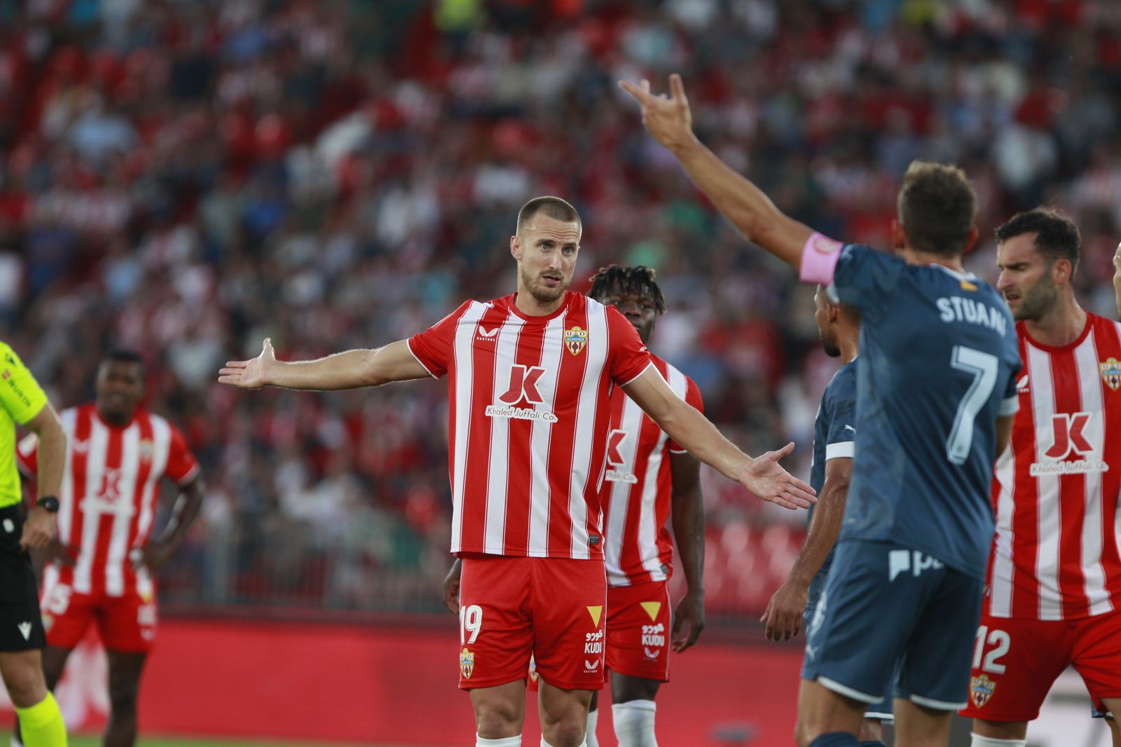 Imágenes del partido de fútbol U.D. Almería-Girona F.C.