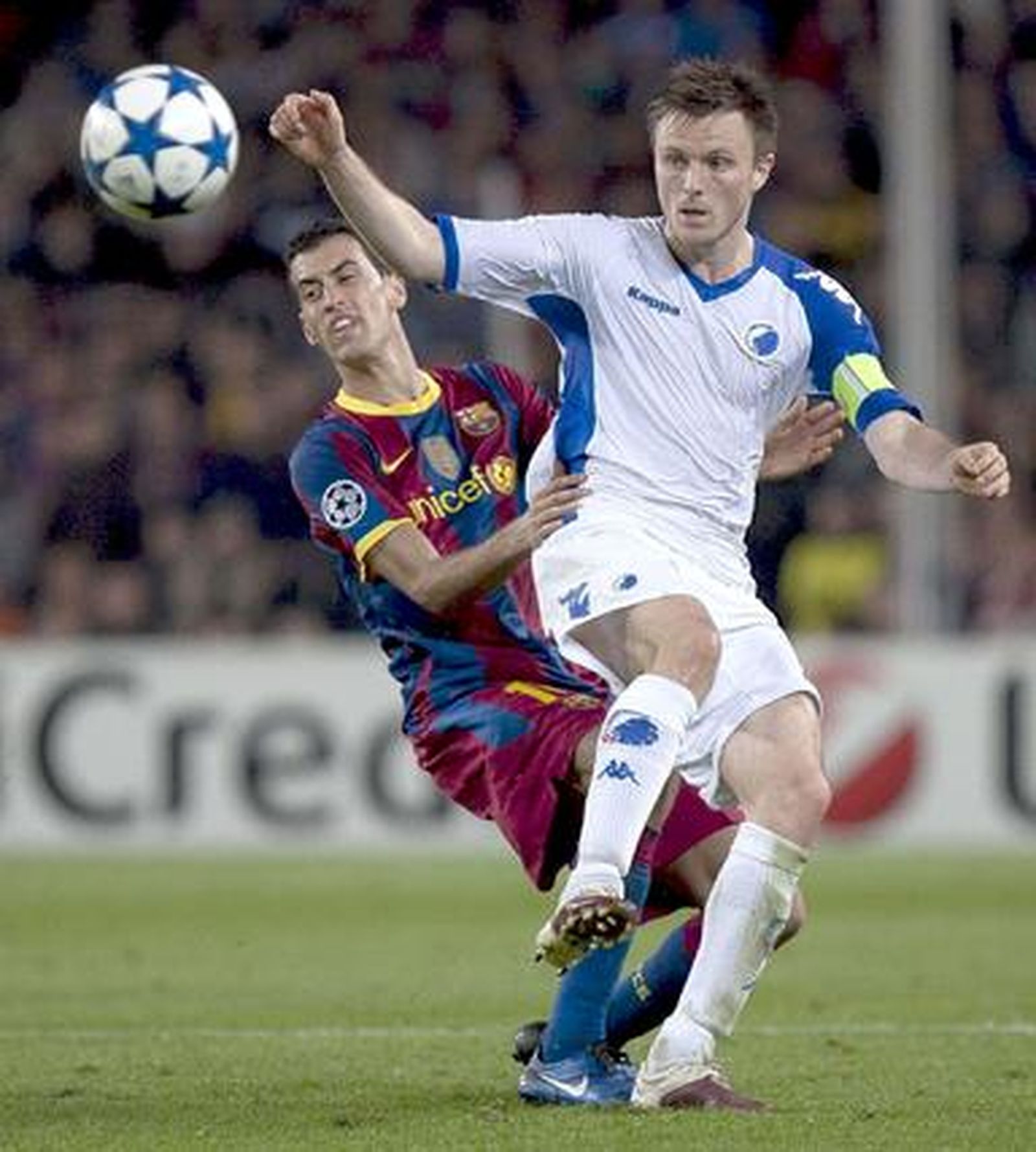 El Barcelona supera al Copenhague en el Camp Nou. / EFE