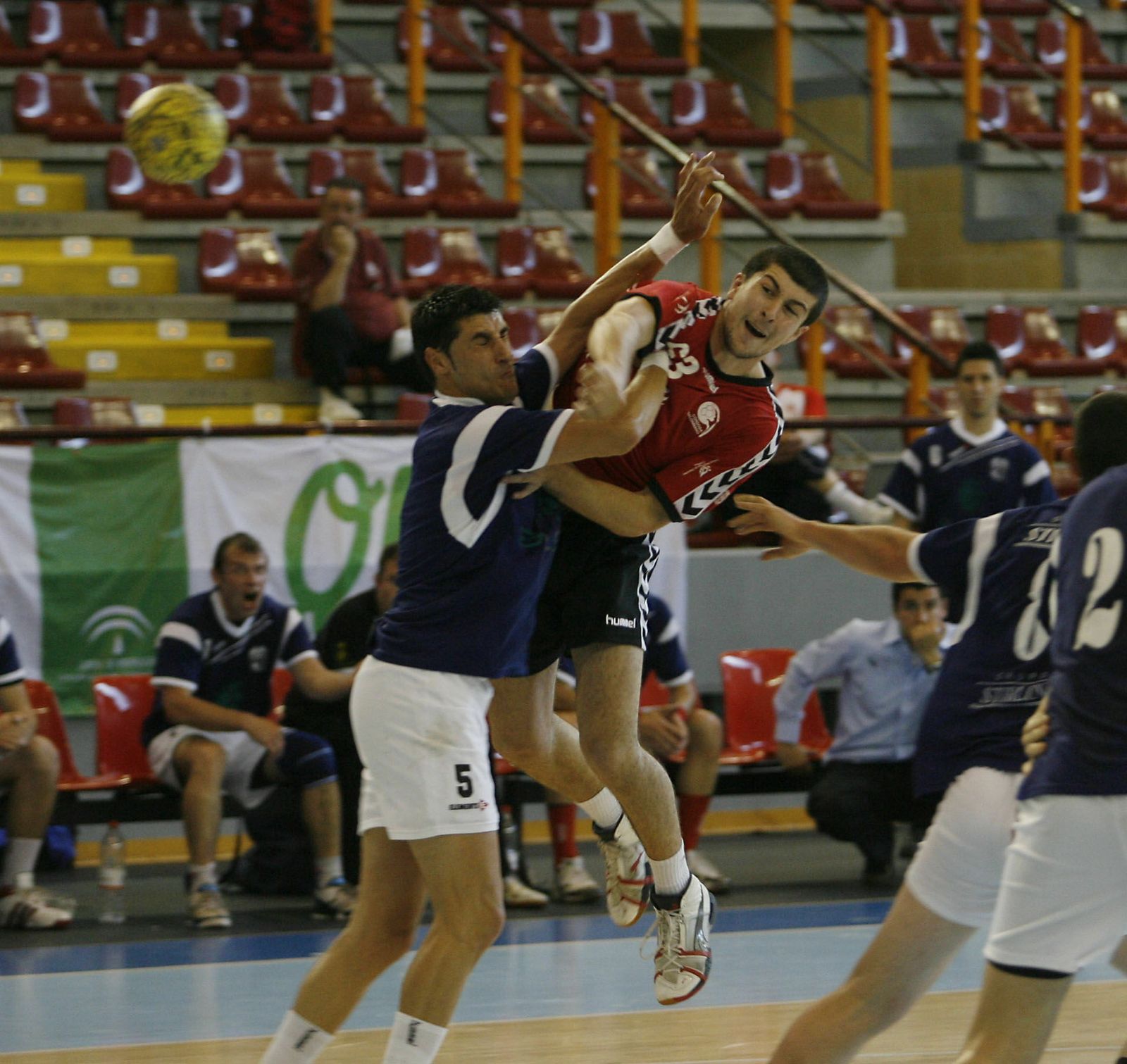 Padilla, en un encuentro con el Córdoba de BM durante su primera etapa en el club.