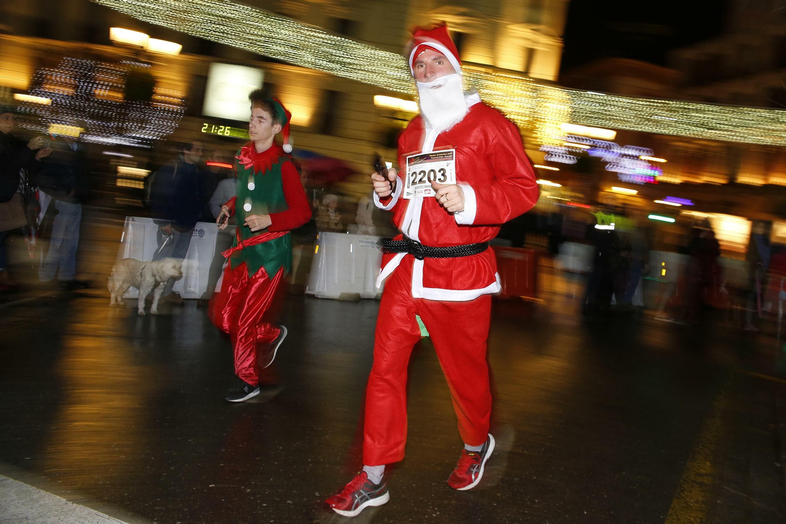 Las imágenes de los mejores disfraces en la Carrera de la Suerte de Granada