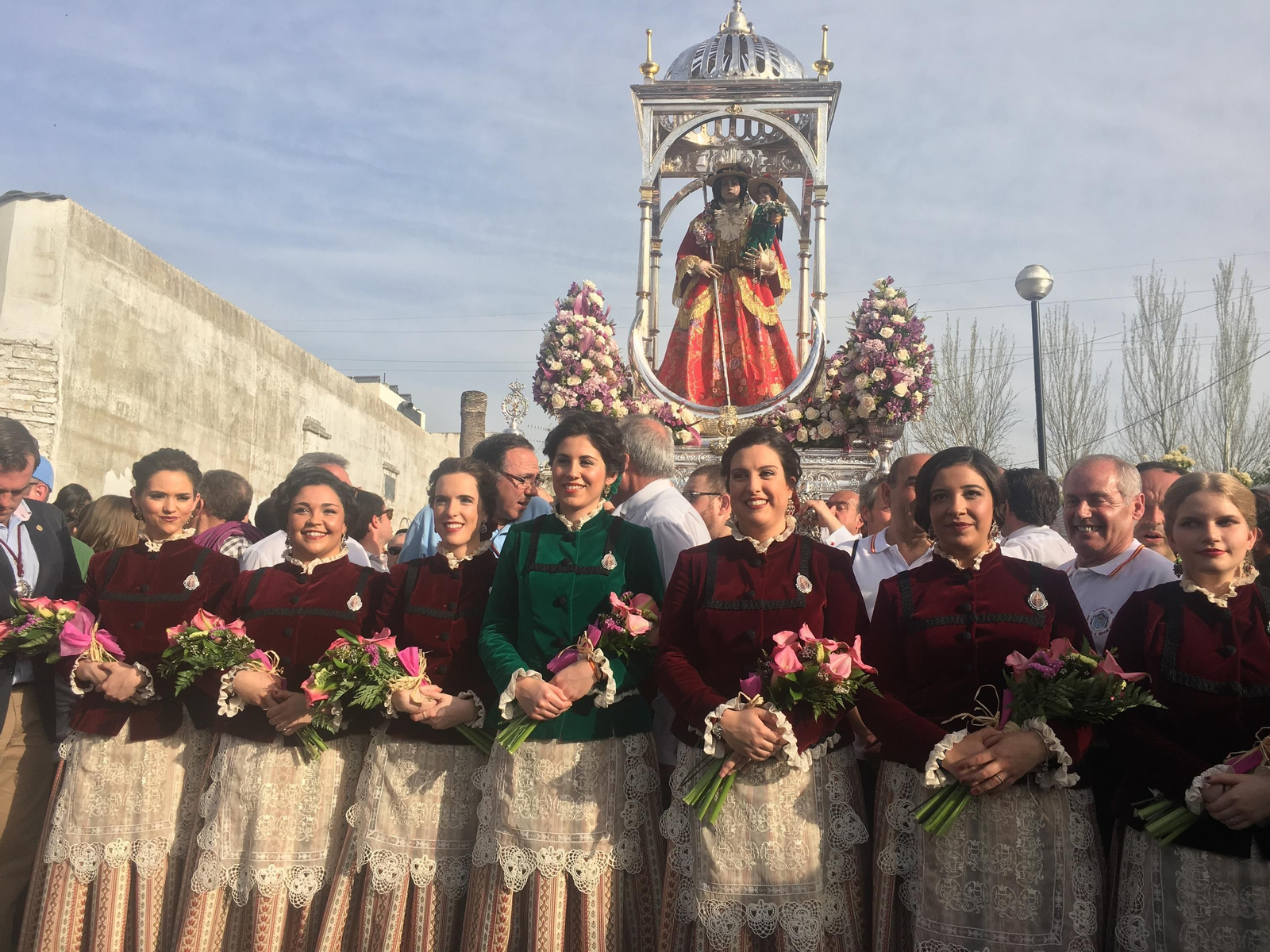 La Corte Aracelitana delante de la Virgen. La Corte Aracelitana delante de la Virgen.