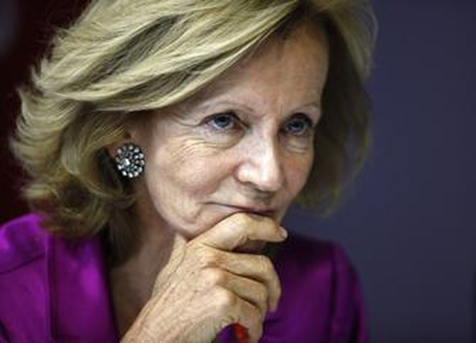 Salgado descarta de momento tocar el sueldo de los funcionarios