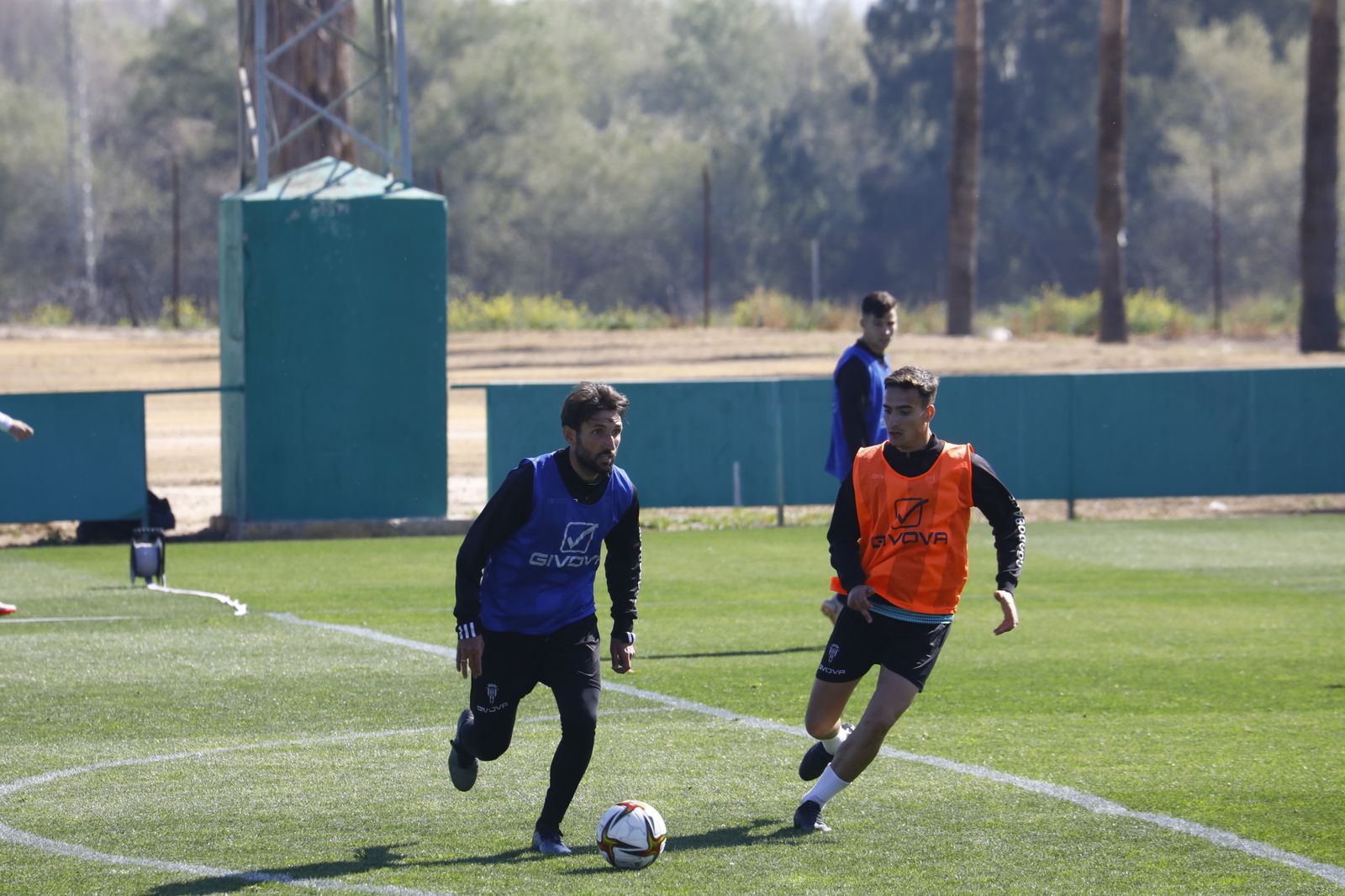 Álex Bernal durante el entrenamiento del miércoles en la Ciudad Deportiva.