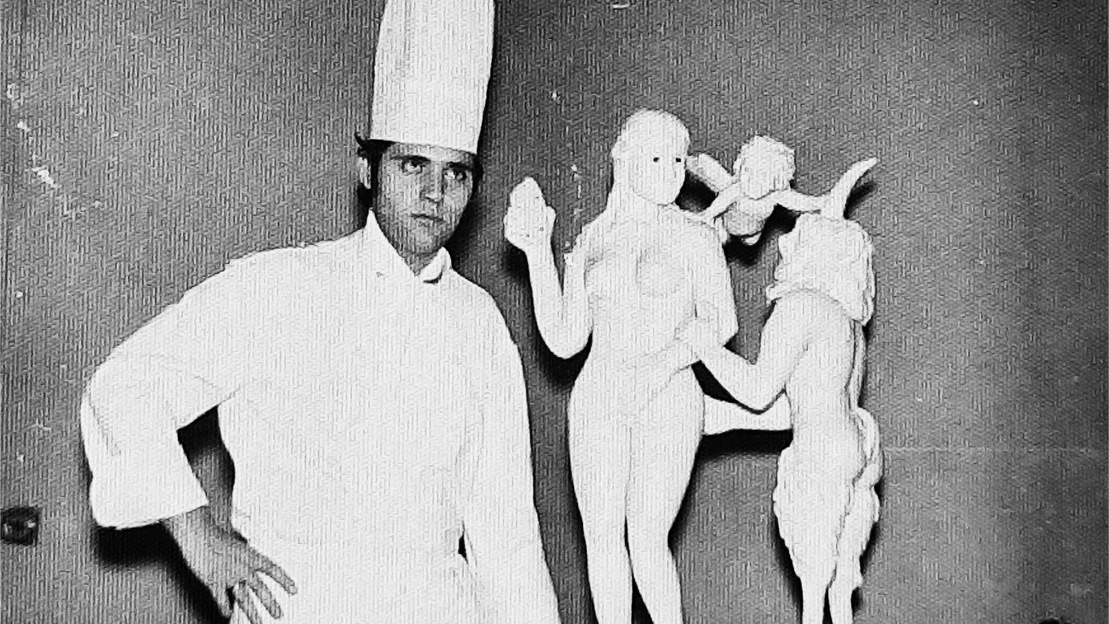 Félix Martín, con figuras de margarina