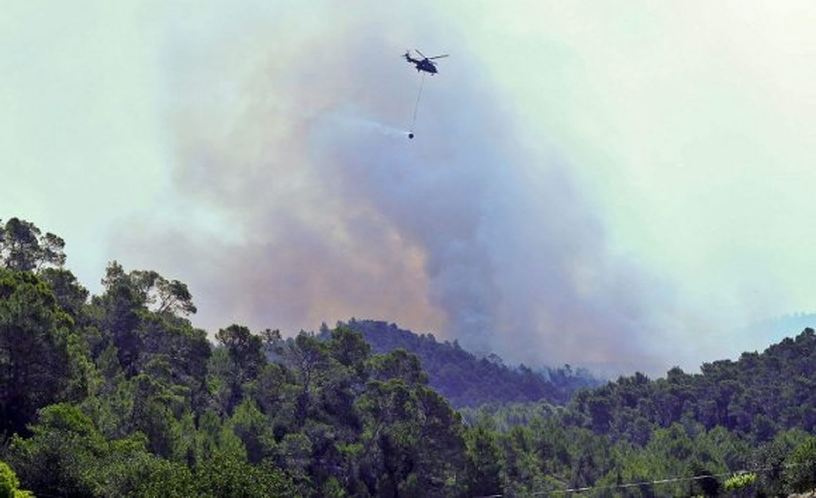 El incendio de Ibiza quema 1.500 hectáreas sin causar daños personales
