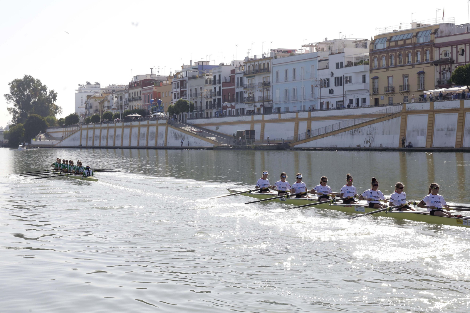La Regata Sevilla-Betis femenina en imágenes
