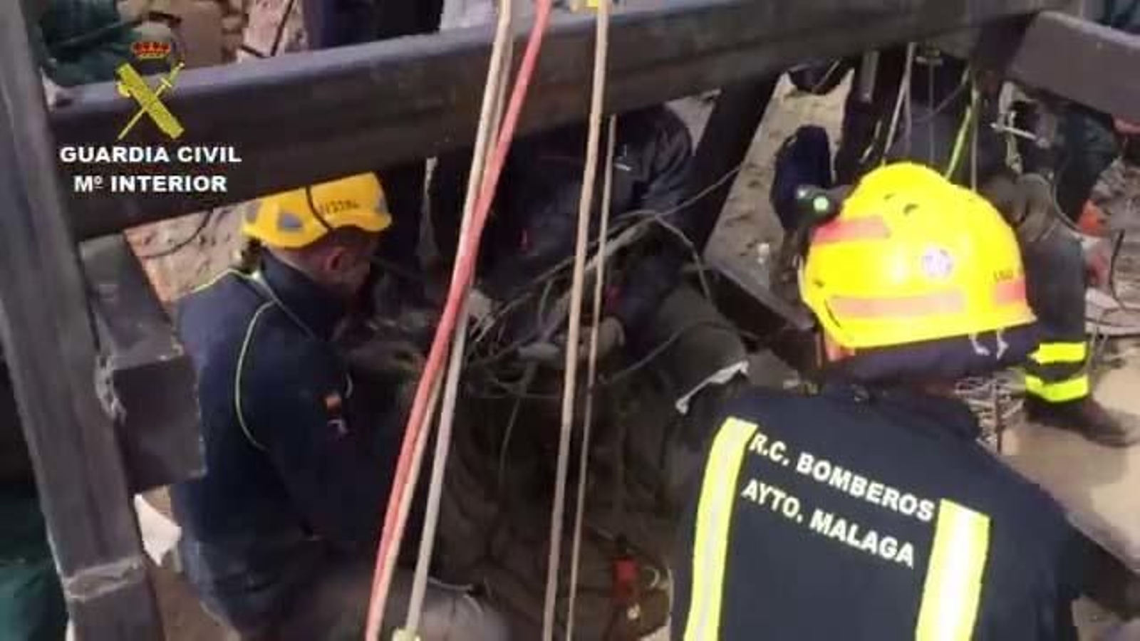 Imágenes de los trabajos en el pozo al que cayó Julen difundidas por la Guardia Civil este viernes