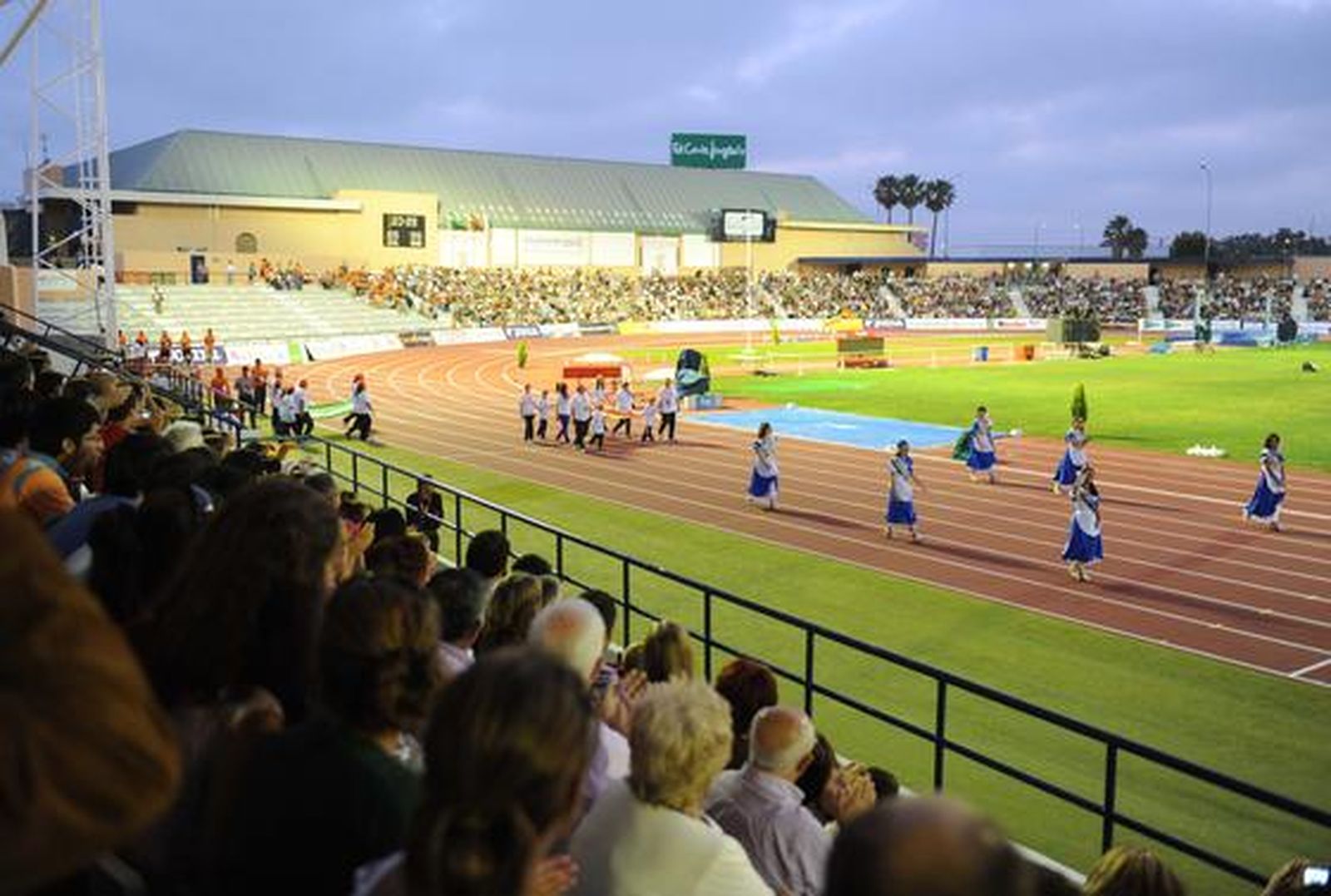 Luz y color en Bahía Sur en la ceremonia de apertura de los XIV Juegos Iberoamericanos San Fernando 2010. 

Foto: Elias Pimentel y Joaquin Pino