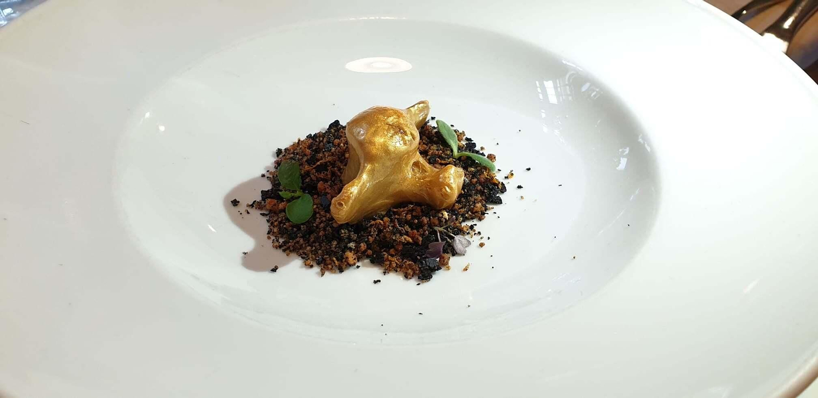 Me muero por tus huesos, de oro y azabache