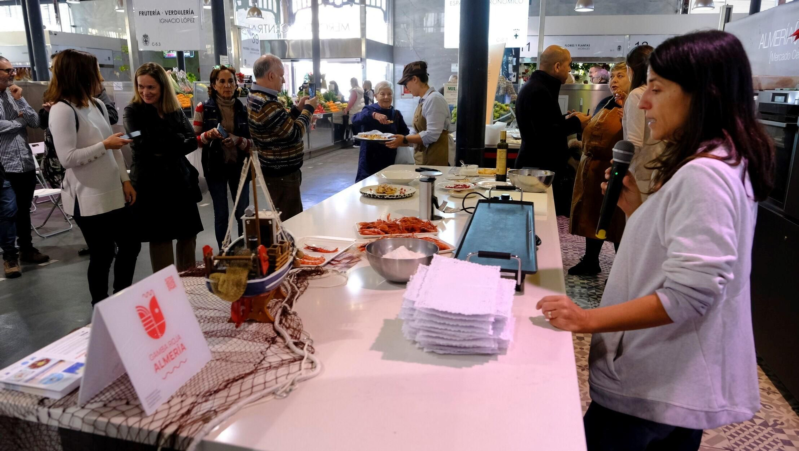 Vea los exquisitos platos preparados en el 'showcooking' de la Gamba Roja de Almería Vea los exquisitos platos preparados en el 'showcooking' de la Gamba Roja de Almería