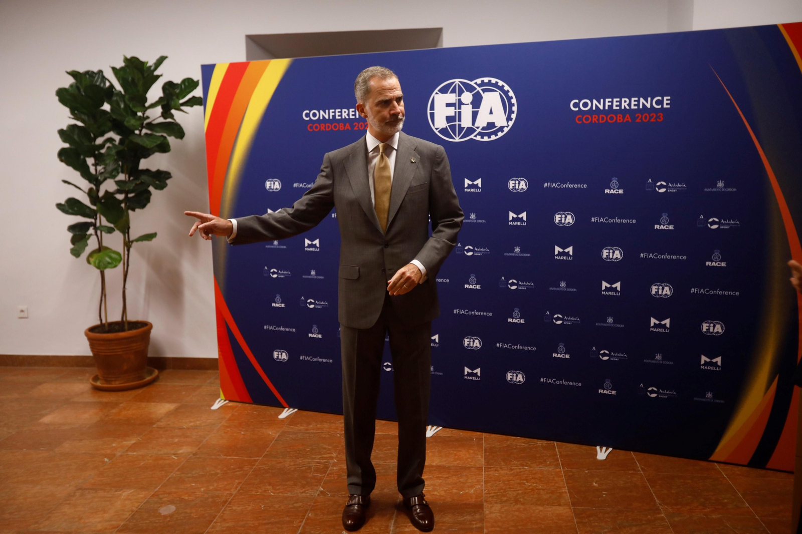 El Rey Felipe VI en la conferencia de la Federación Internacional del Automóvil de Córdoba, en imágenes