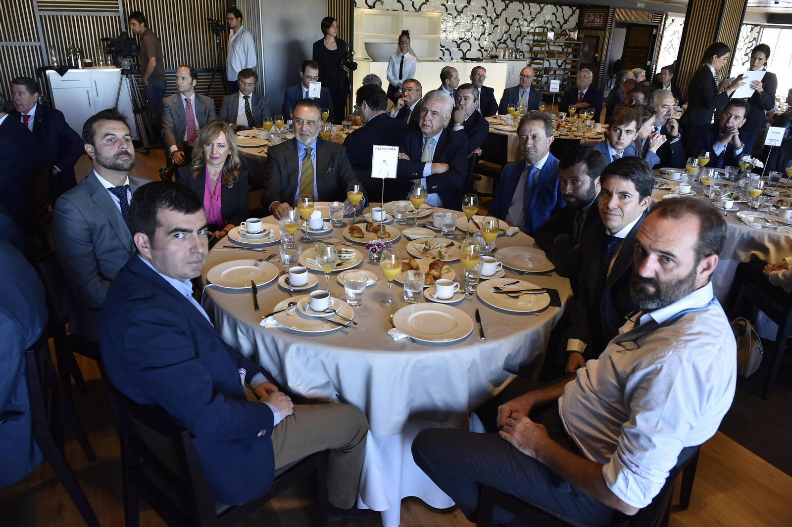 El Desayuno Informativo del Grupo Joly con Juan Espadas, en imágenes
