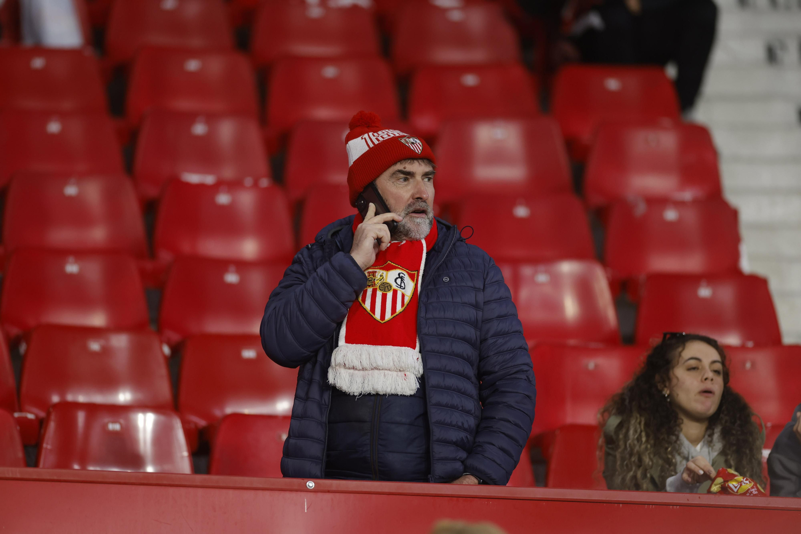 Búscate en las fotos del Sevilla-Fenerbahçe,