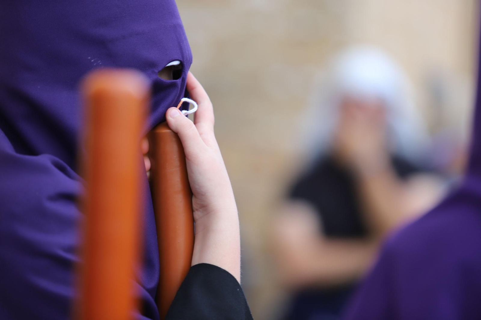 Imágenes de la procesión del Descendimiento por las  calles de Huelva