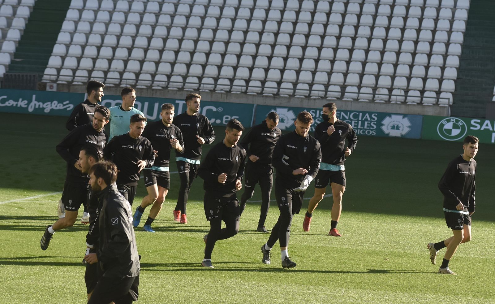 El regreso al trabajo del Córdoba CF tras el parón navideño, en imágenes