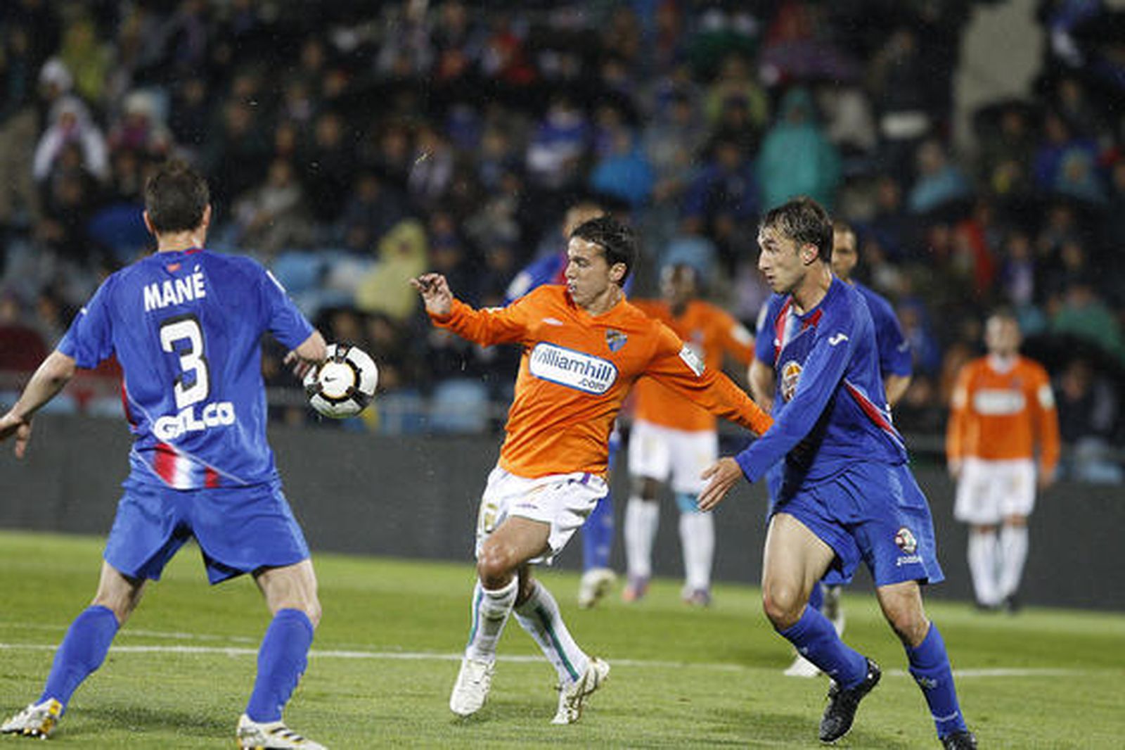 El Málaga pierde en Getafe y cae a puestos de descenso a falta de una jornada. / LOF