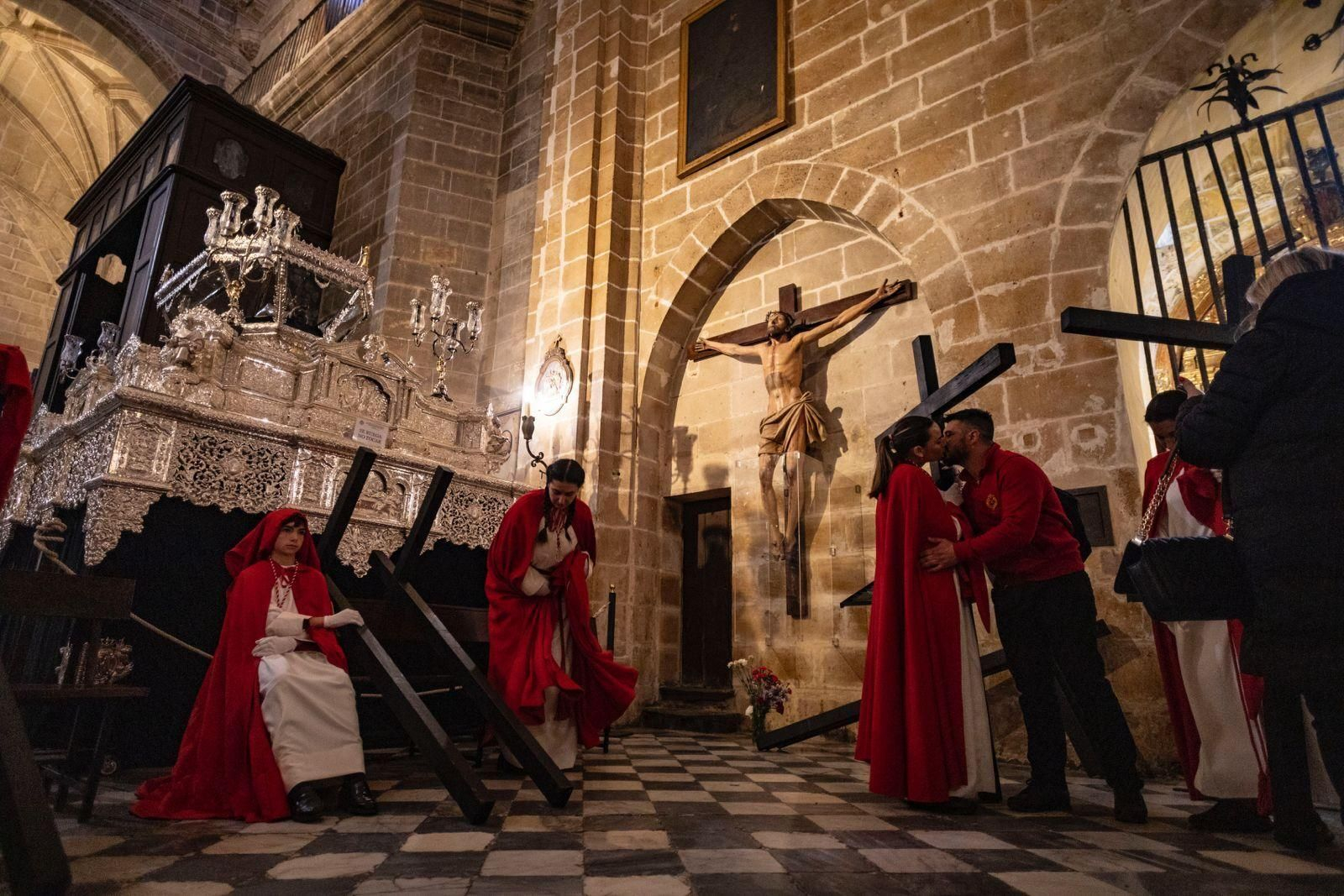 Las imágenes del Martes Santo 2024 en El Puerto: Misericordia