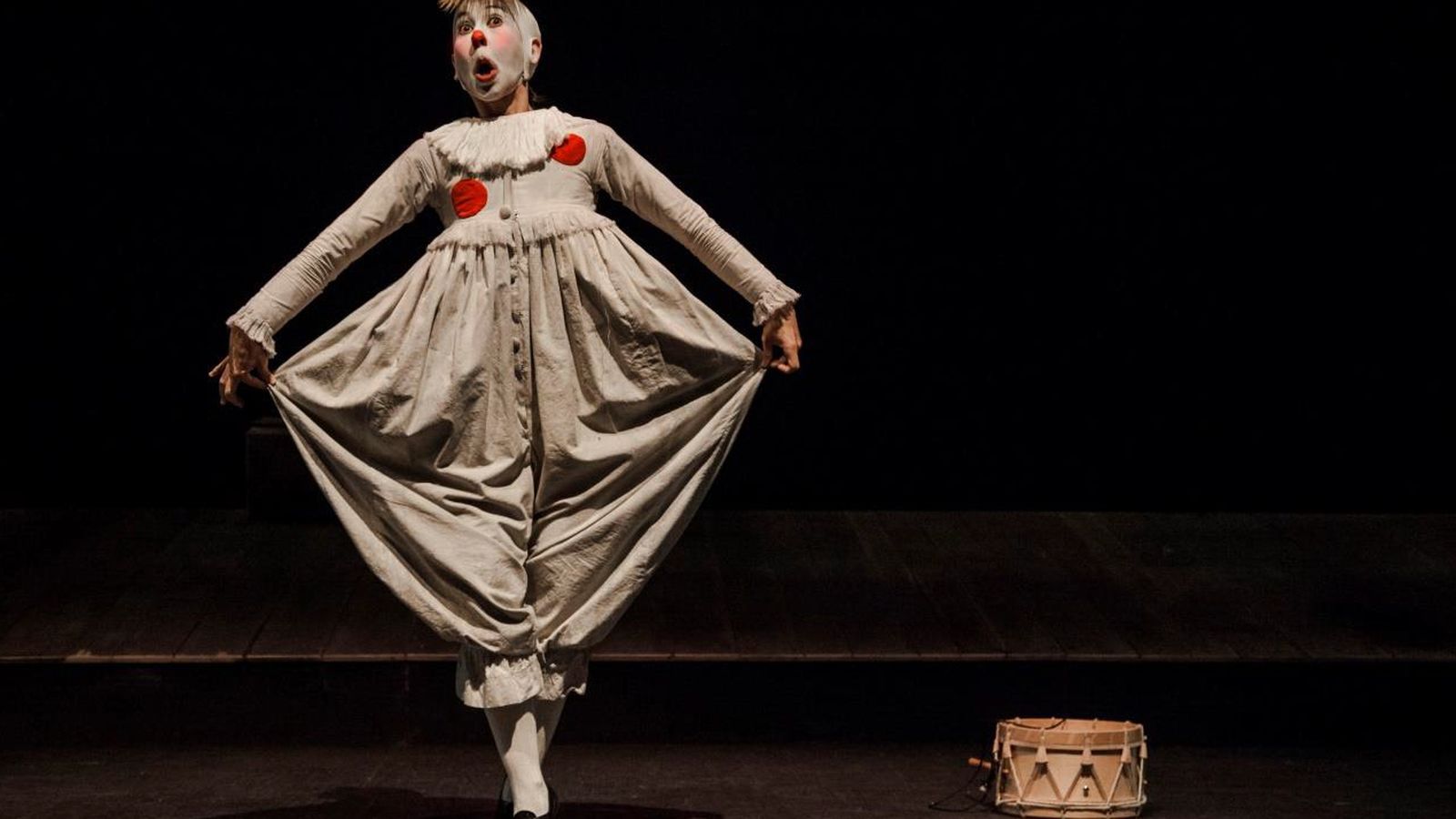 El arte refresca la época estival sevillana con 'Parade'.