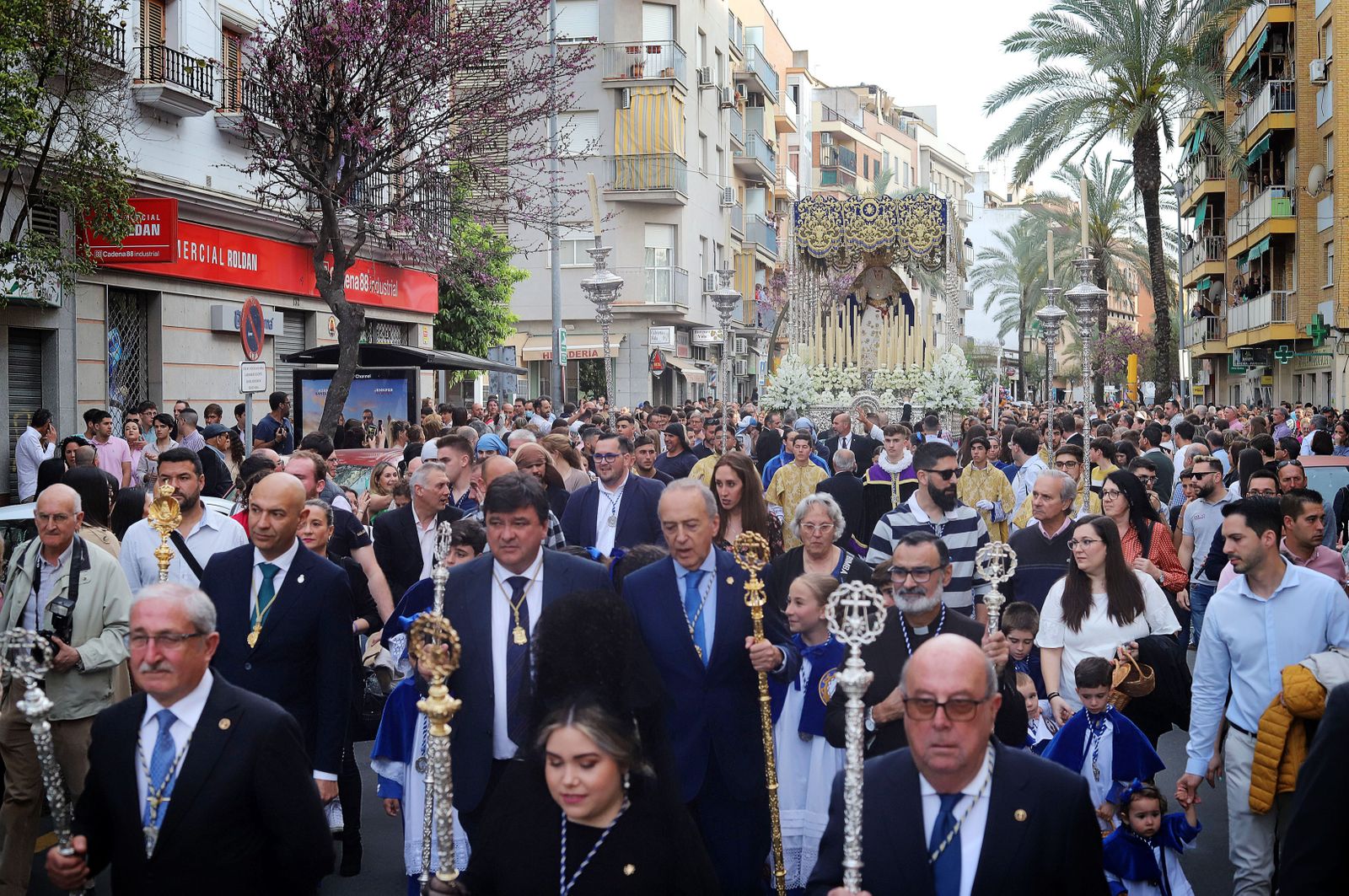 Imágenes de la procesión de la Virgen de los Dolores por Las Colonias