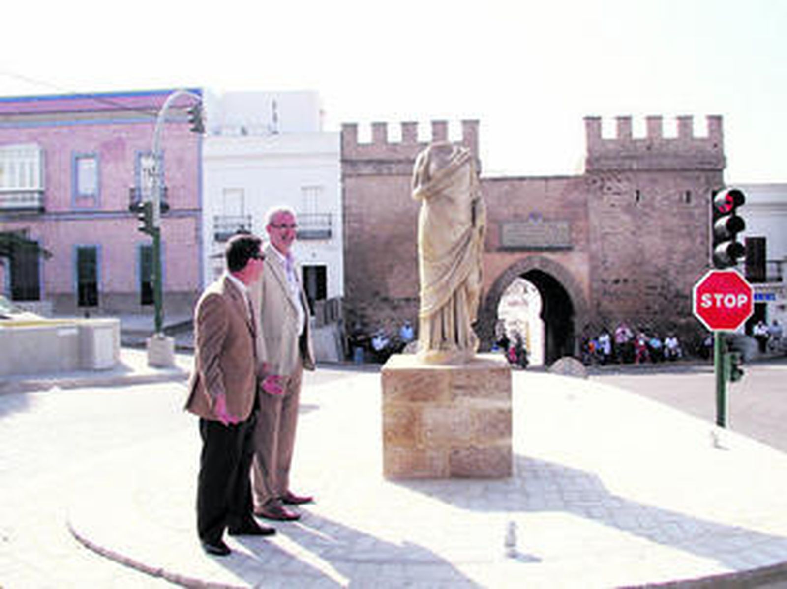Reguera y Manella, durante la inauguración de la rotonda.