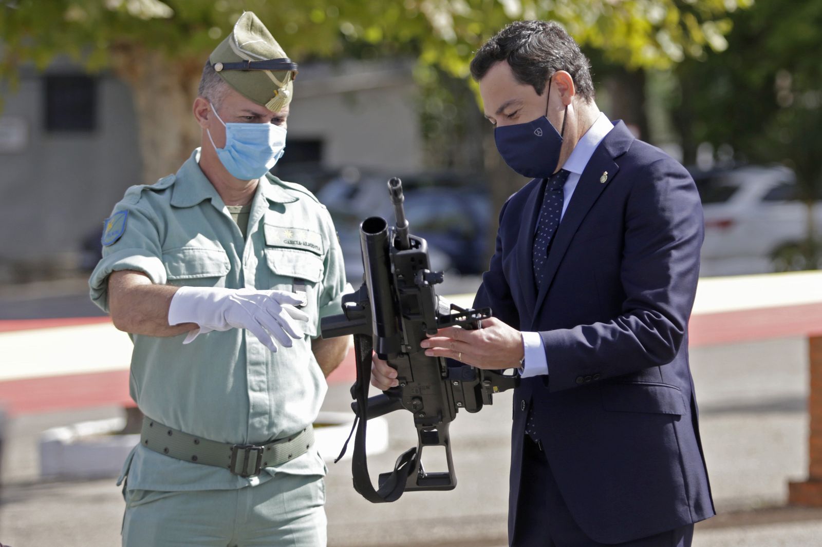 El presidente de la Junta junto al coronel del Tercio Alejandro Farnesio