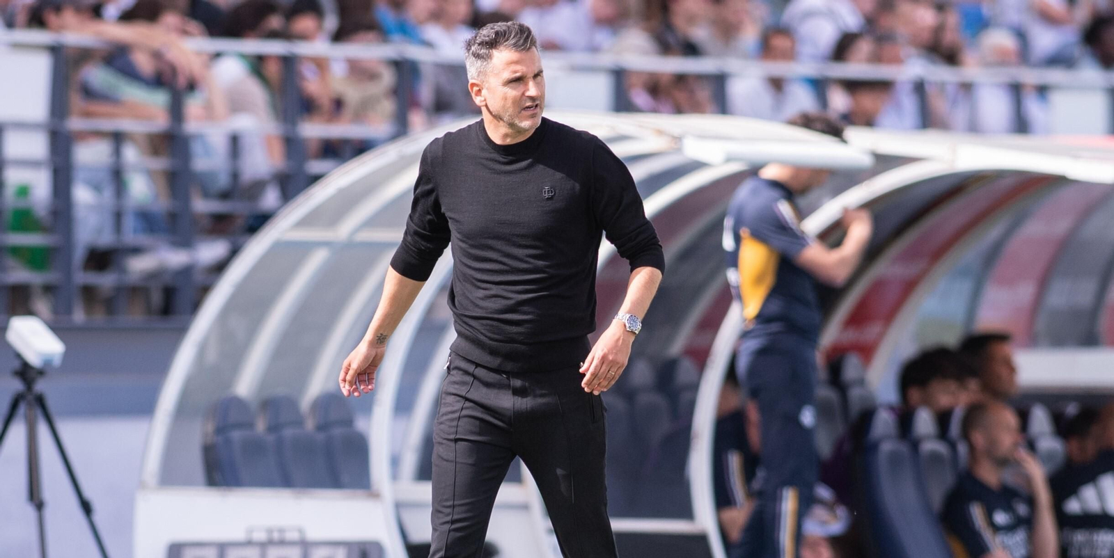 Iván Ania, con gesto de concentración durante el Real Madrid Castilla - Córdoba CF. Iván Ania, con gesto de concentración durante el Real Madrid Castilla - Córdoba CF.