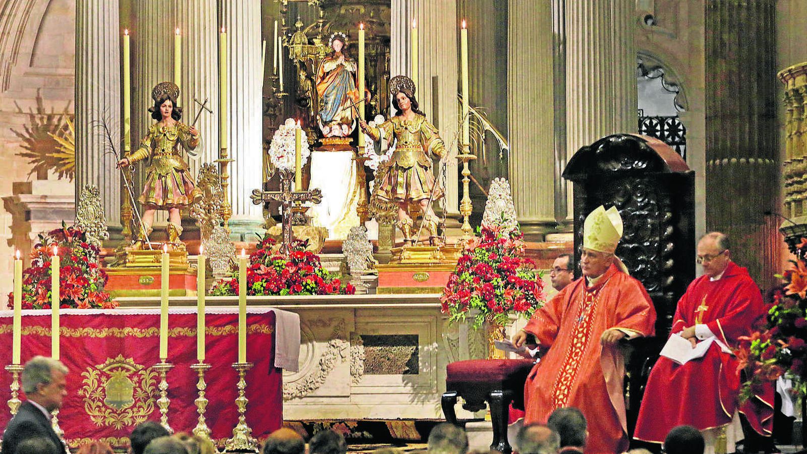 Foto de la función a los Patronos en la Catedral, presidida por el obispo Rafael Zornoza